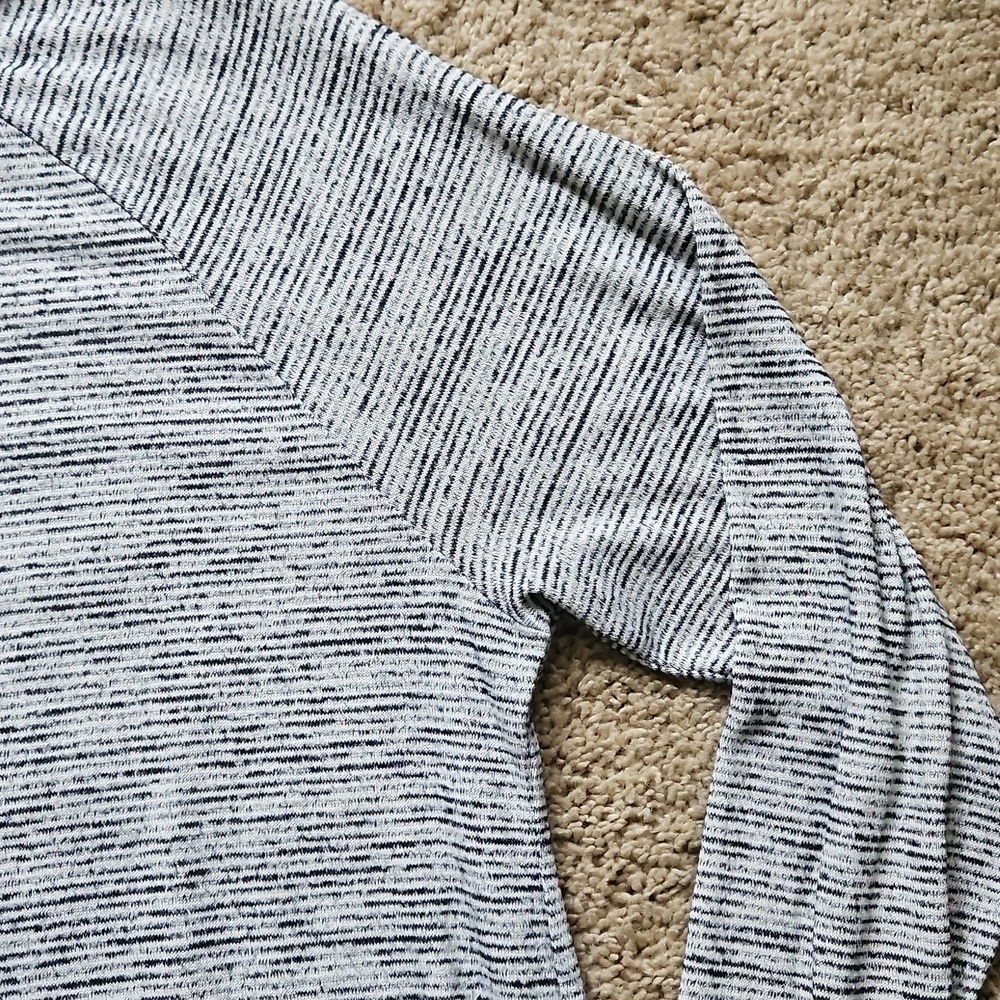 Time and Tru Black and White Knit Top, Size L - Picture 4 of 6